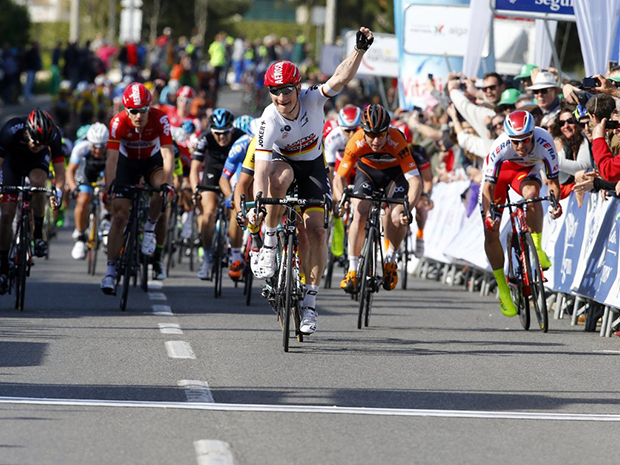 Andre Greipel wins stage 5